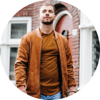 Elian Goettsch docent en auteur