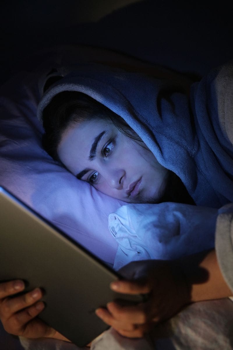Gemakkelijk in slaap vallen - in bed op je tablet kijken